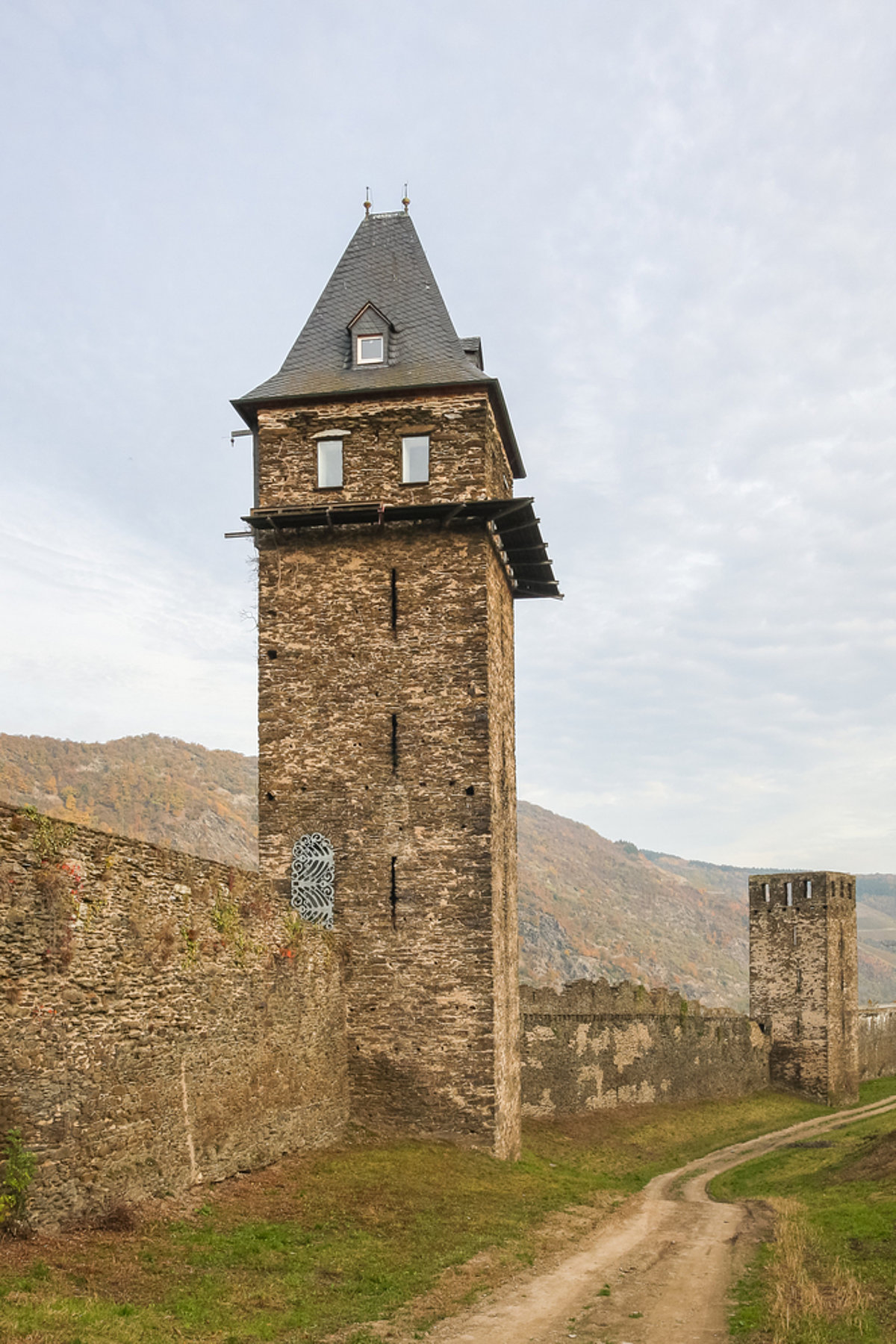 Stadtmauer Oberwesel mit Wehrturm